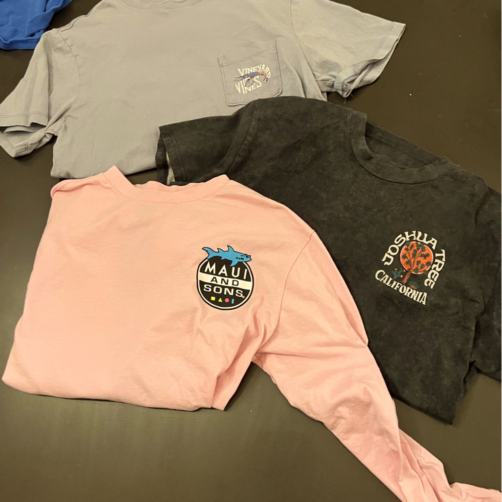 Vineyard Vines - Hollister & Maui tees